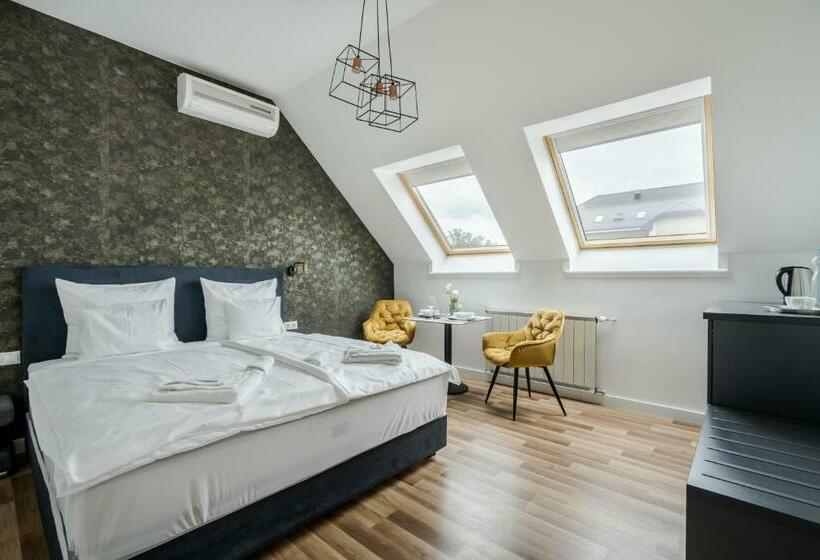 غرفة قياسية, Clariss