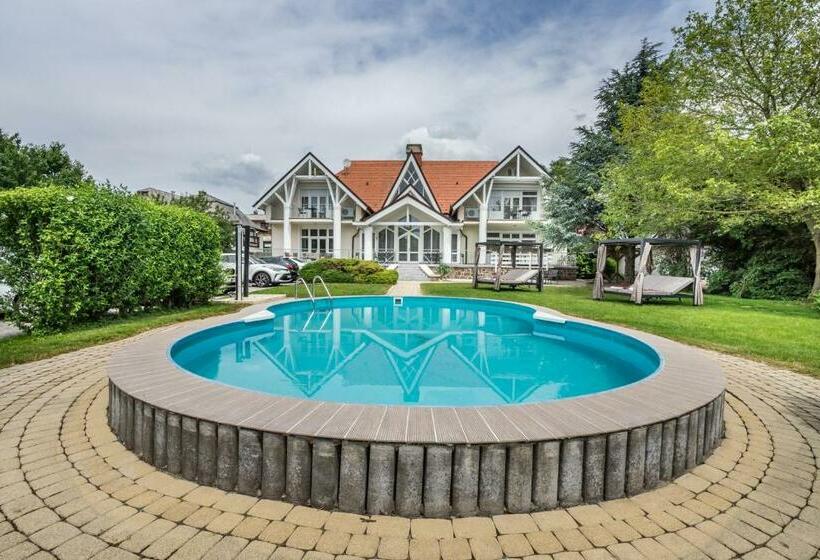 غرفة قياسية, Clariss