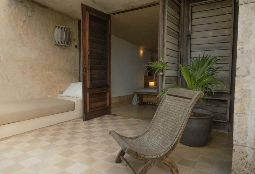 جناح مطلّ علي البحر, Club De Patos