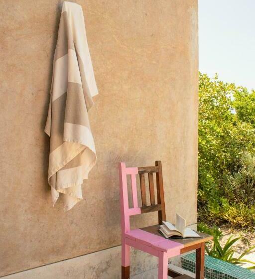 جناح مطلّ علي البحر, Club De Patos