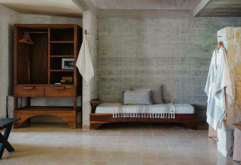 غرفة قياسية مطلّة علي البحر, Club De Patos