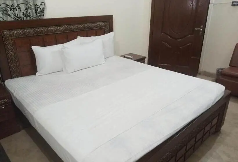 اتاق لوکس, Decent Lodge