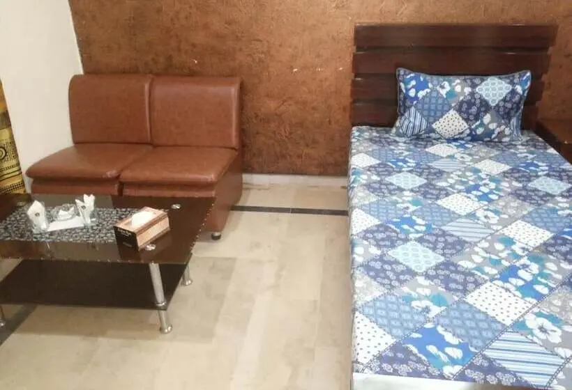 اتاق لوکس, Decent Lodge