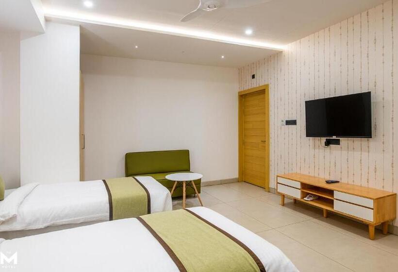 חדר דלוקס, The M