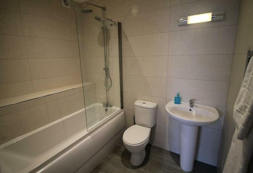 آپارتمان 2 خوابه, Number 18 Apartments