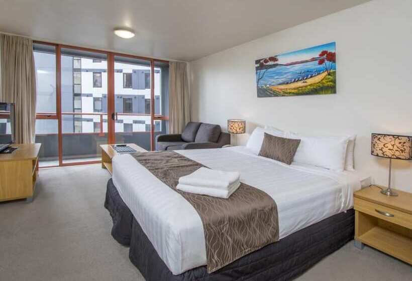 标准工作室, Crown On Cintra Lane