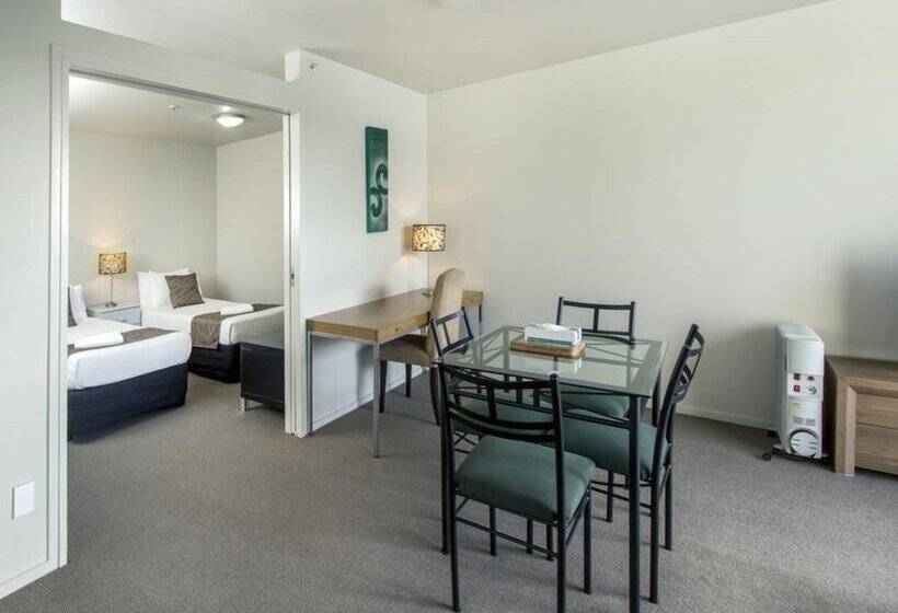 标准工作室, Crown On Cintra Lane