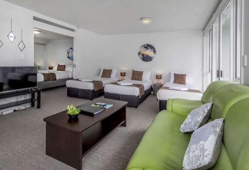 家庭套房, Crown On Cintra Lane