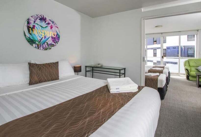 家庭套房, Crown On Cintra Lane