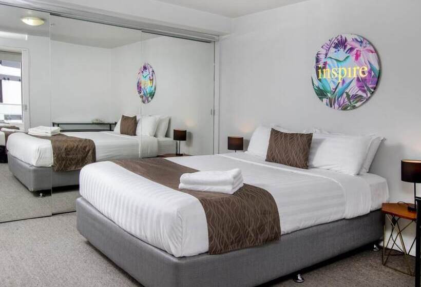 家庭套房, Crown On Cintra Lane