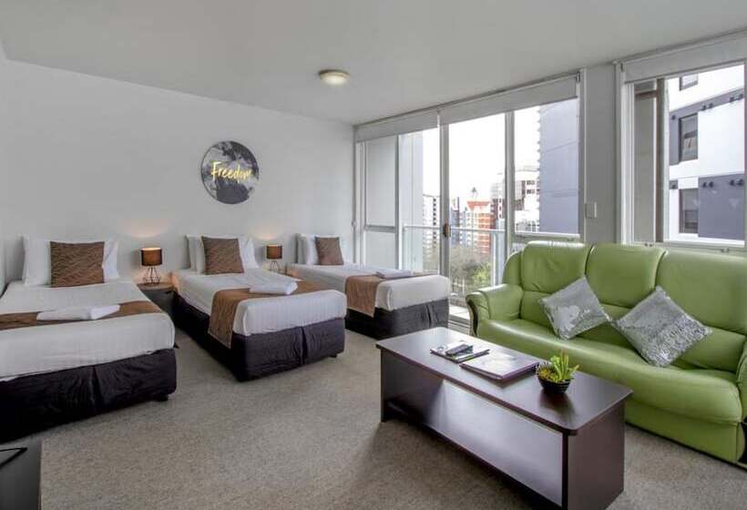 家庭套房, Crown On Cintra Lane