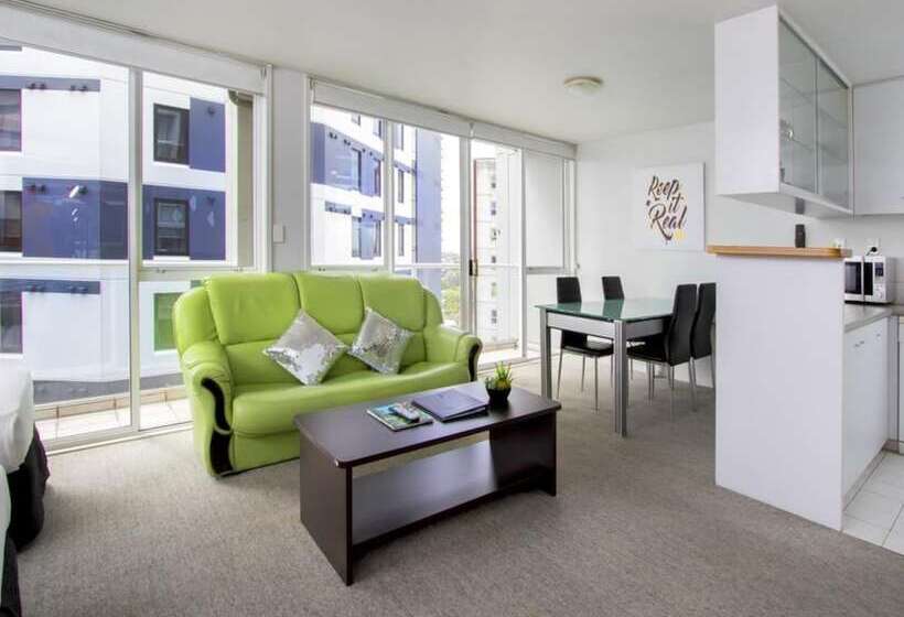 家庭套房, Crown On Cintra Lane