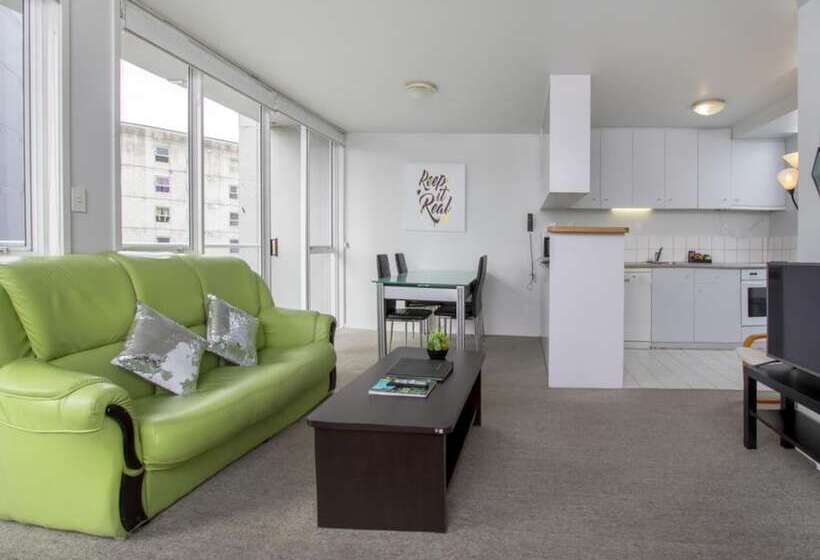 家庭套房, Crown On Cintra Lane