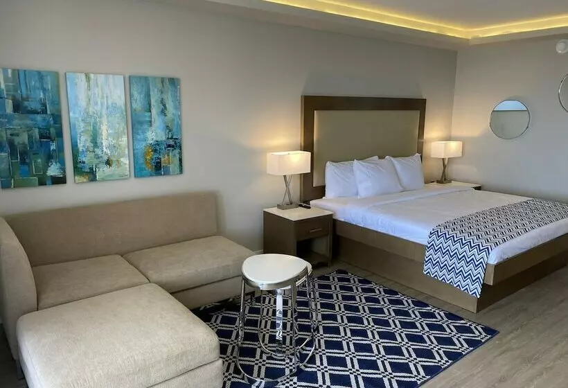 اتاق استاندارد با تخت بزرگ, Divi Carina Bay All Inclusive Beach Resort & Casino