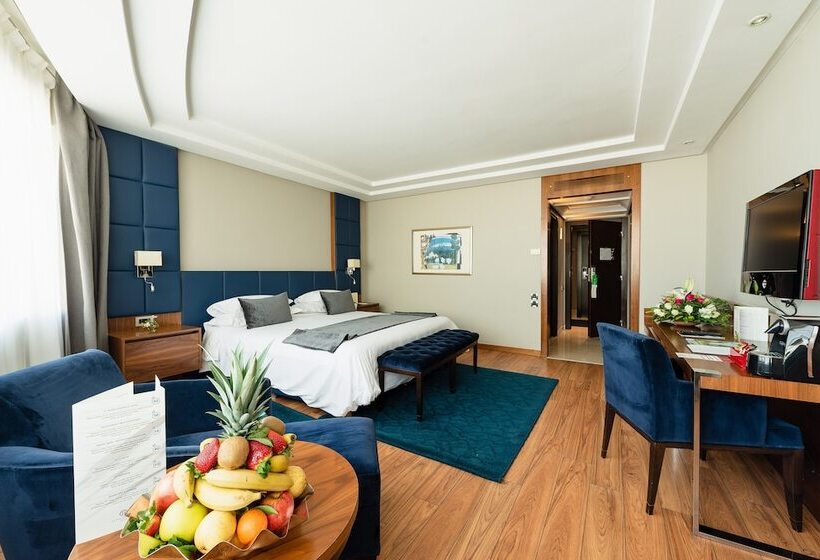 اتاق پریمیوم یک تخته, Le Palace d'Anfa