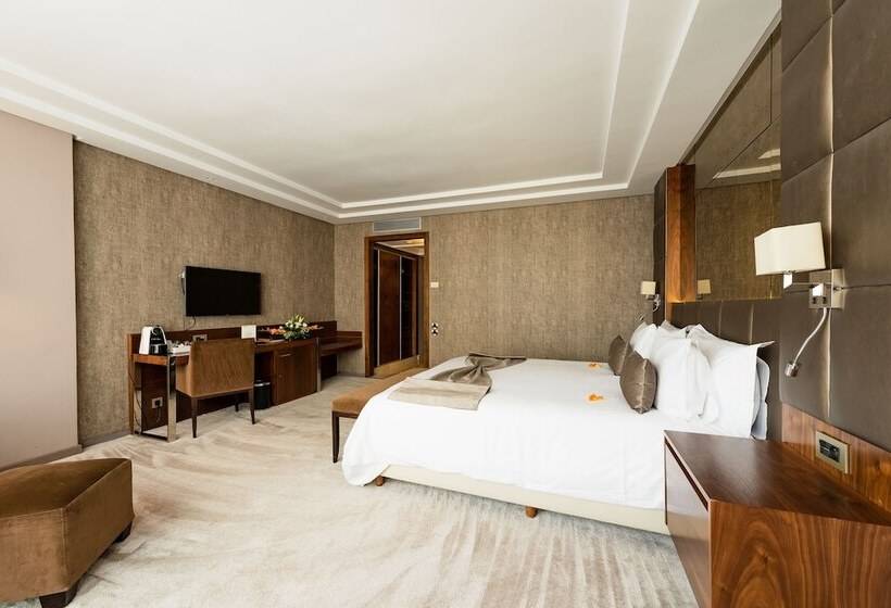 اتاق اجرایی یک تخته, Le Palace d'Anfa