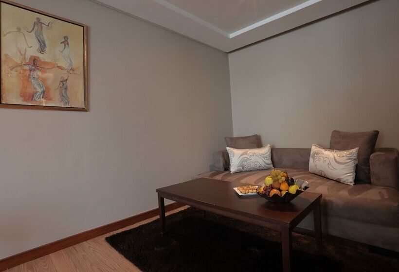 سوییت جونیور, Le Palace d'Anfa