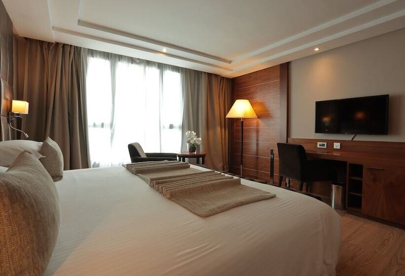 سوییت جونیور, Le Palace d'Anfa