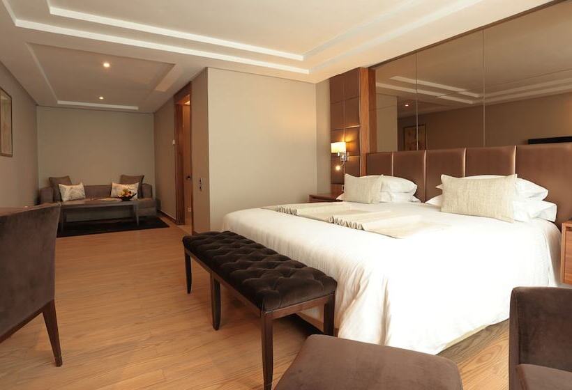 سوییت جونیور, Le Palace d'Anfa