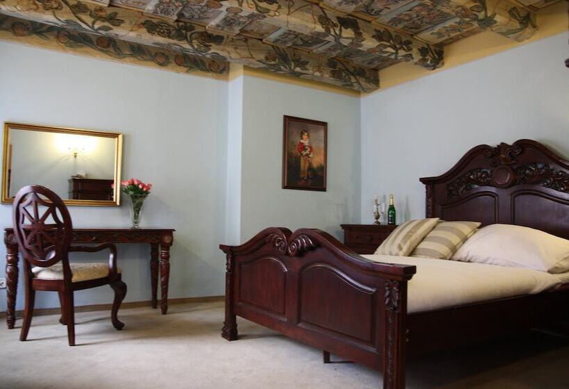 اتاق لوکس, Prague Golden Age