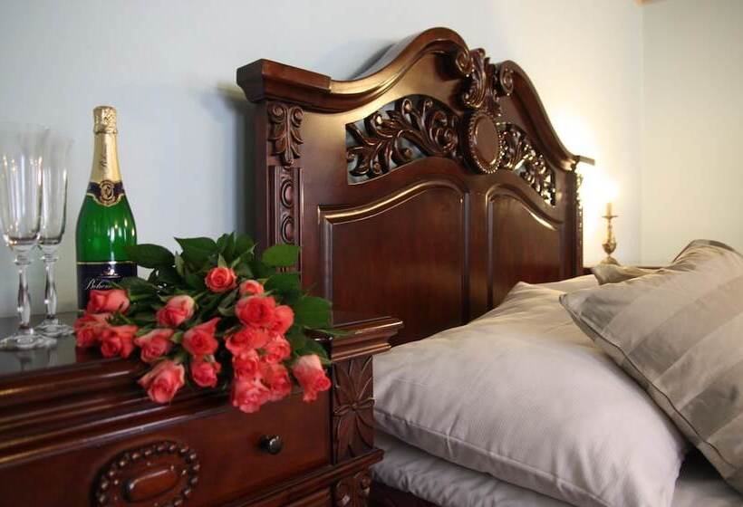 اتاق لوکس, Prague Golden Age