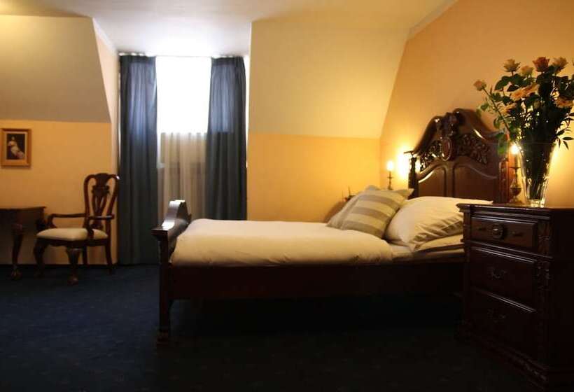 اتاق لوکس, Prague Golden Age