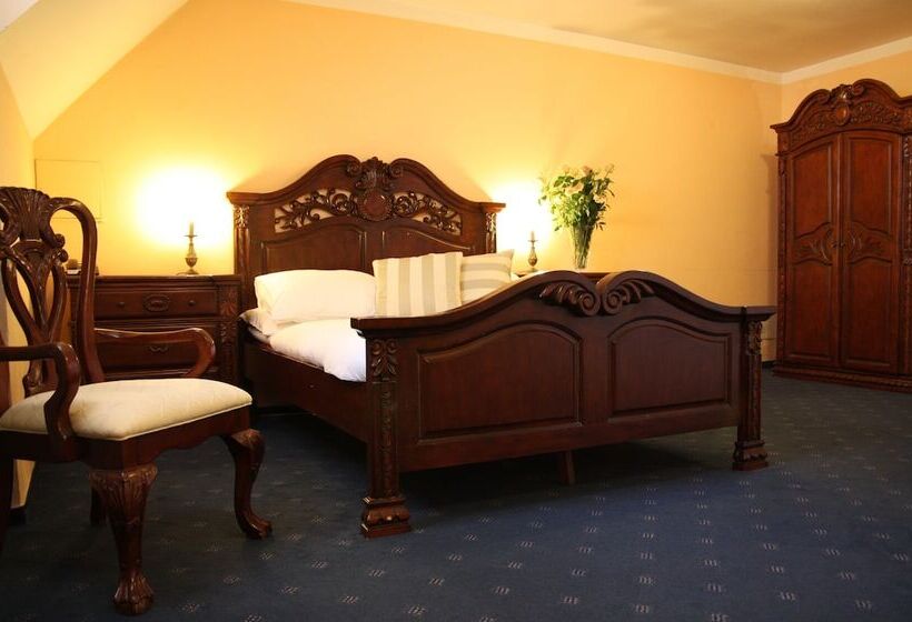 اتاق لوکس, Prague Golden Age