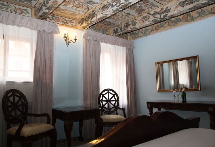 اتاق لوکس, Prague Golden Age