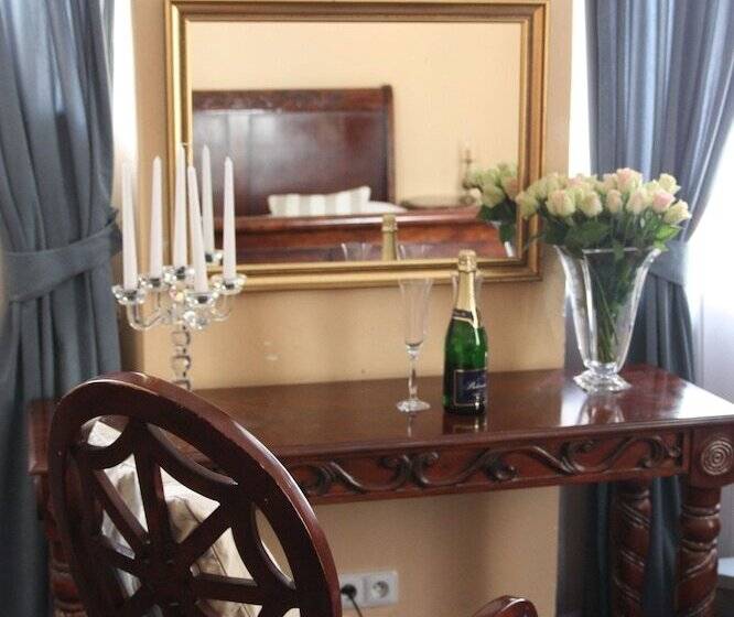 اتاق لوکس, Prague Golden Age