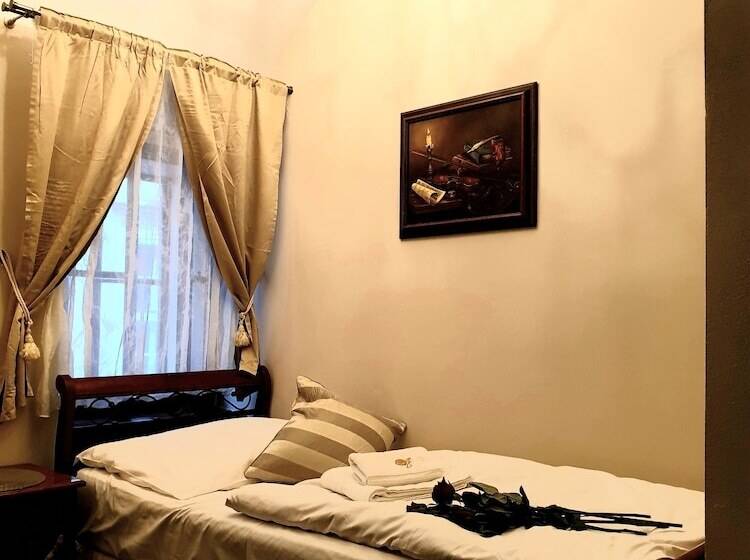 اتاق اکونومی, Prague Golden Age