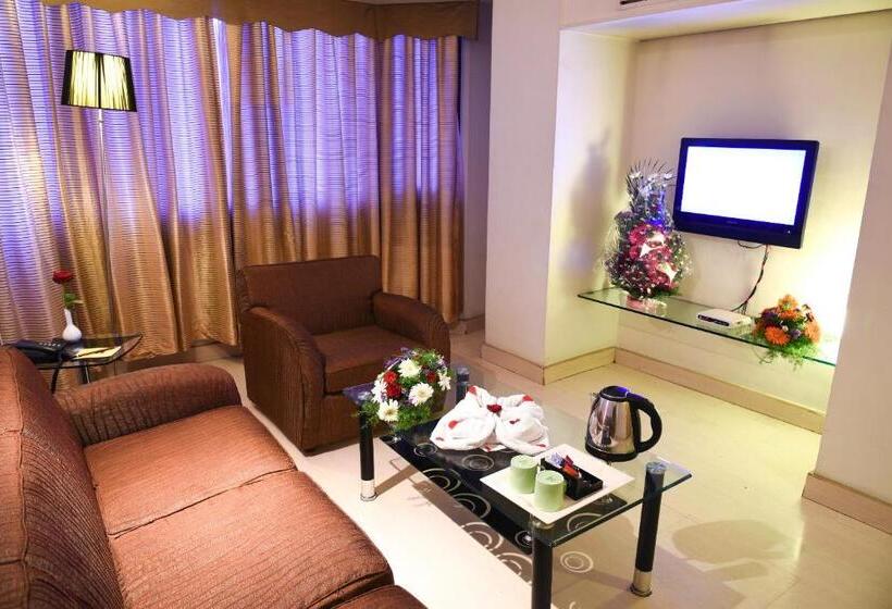 سوییت لوکس, Quality Inn Residency