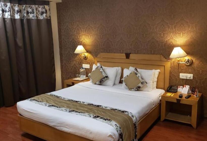 سوییت لوکس, Quality Inn Residency