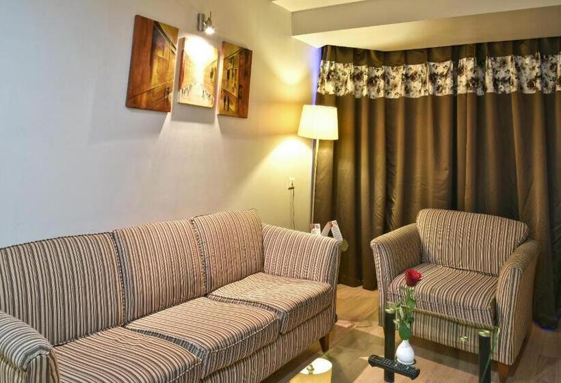 سوییت لوکس, Quality Inn Residency