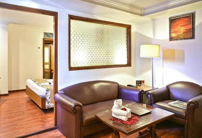 سوییت لوکس, Quality Inn Residency