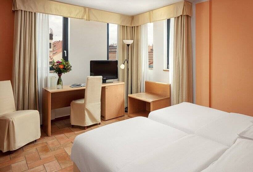 اتاق استاندارد سه نفره, Roma Prague