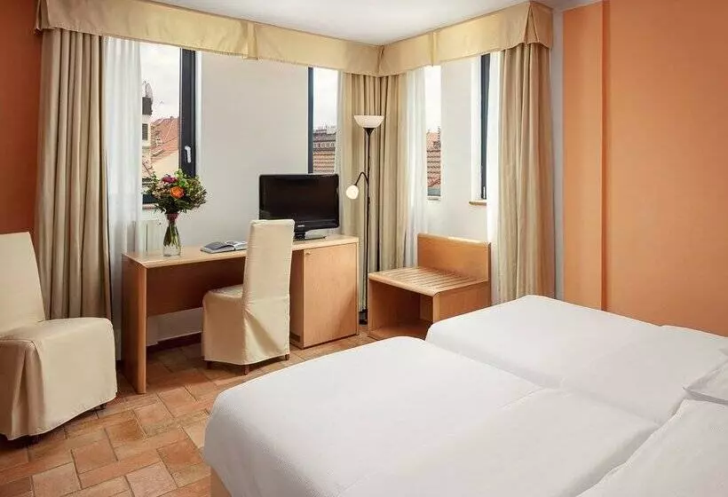 Standard Kolmen Hengen Huone, Roma Prague