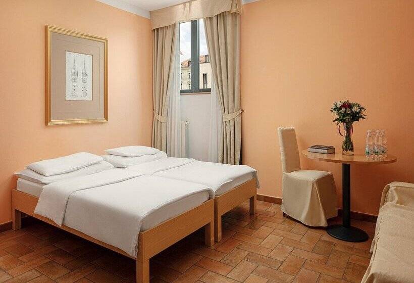 اتاق استاندارد سه نفره, Roma Prague