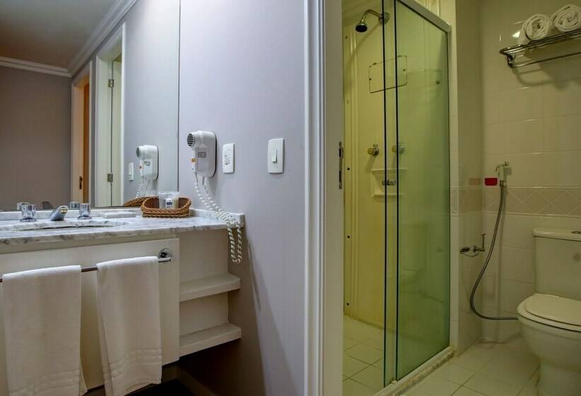 سوییت اجرایی, Roomo Bela Cintra