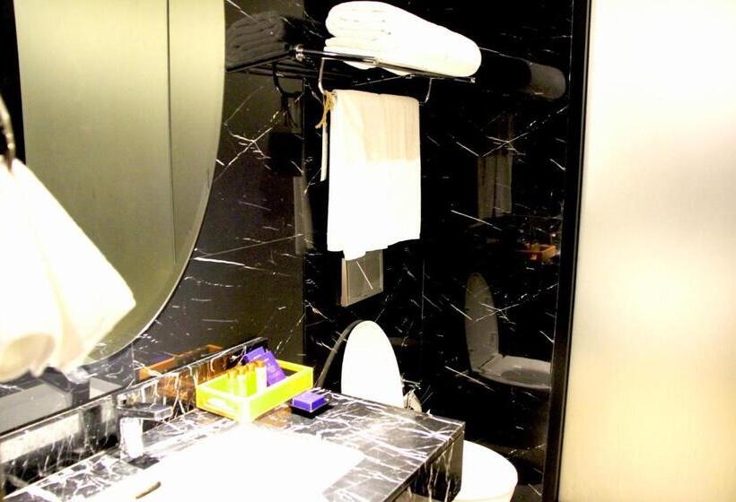 استودیوی استاندارد, The Duchess