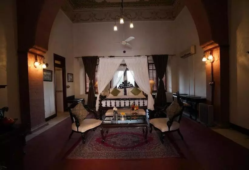 スイート, The Laxmi Niwas Palace