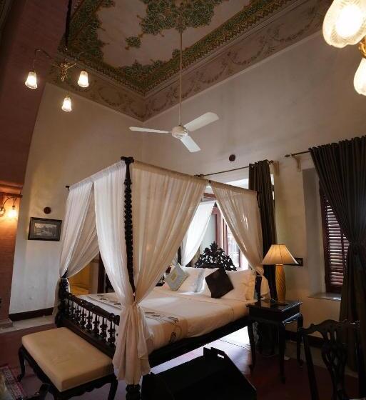 Люкс, The Laxmi Niwas Palace