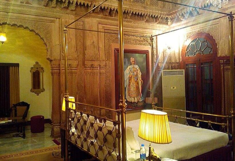 Люкс, The Laxmi Niwas Palace