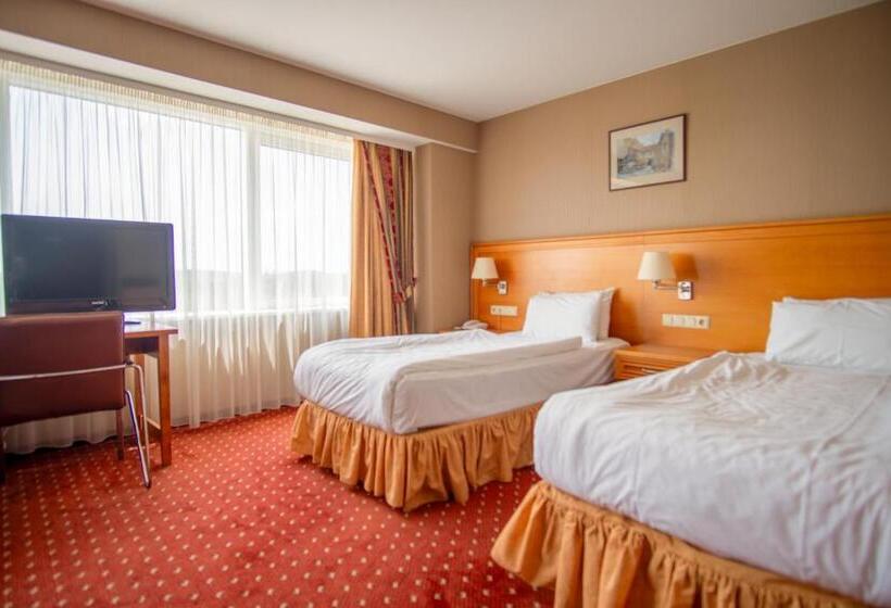 Quarto Deluxe, Vilnius Park Plaza Hotel, Restaurant & Terrace, Panorama Bar, Conference & Banquet Center