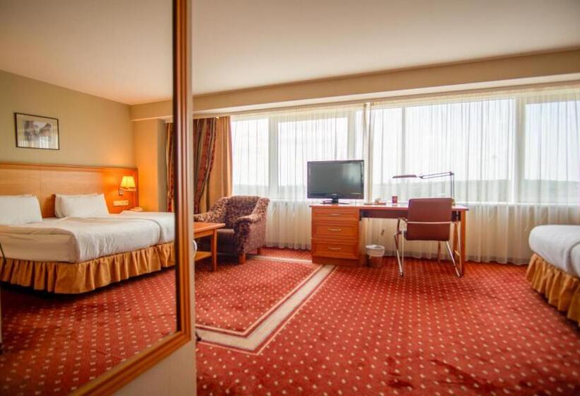 Quarto Deluxe, Vilnius Park Plaza Hotel, Restaurant & Terrace, Panorama Bar, Conference & Banquet Center