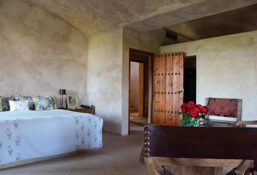 2 Bedroom Apartment with Pool, Ksar Char Bagh Small Luxury Hotels