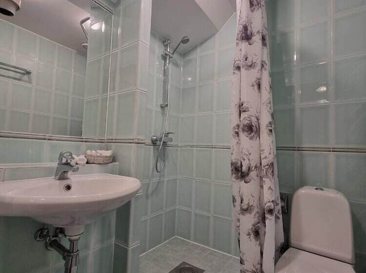 اتاق اکونومی, Taanilinna Hotell