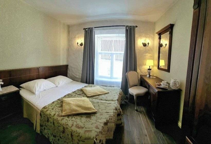 اتاق اکونومی, Taanilinna Hotell