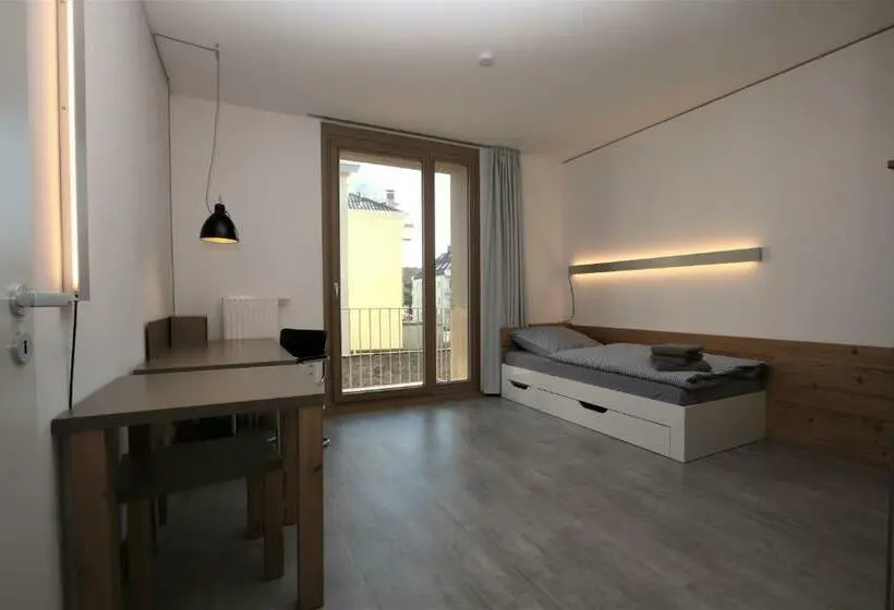 スタンダードスタジオ, Campus Apartments