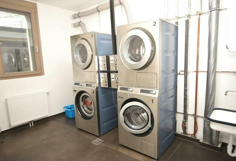 스탠다드 스튜디오, Campus Apartments