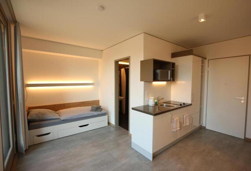 스탠다드 스튜디오, Campus Apartments